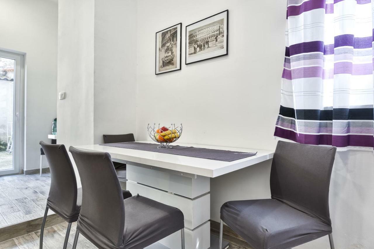 Apartment 20M From Arena Пула Екстер'єр фото